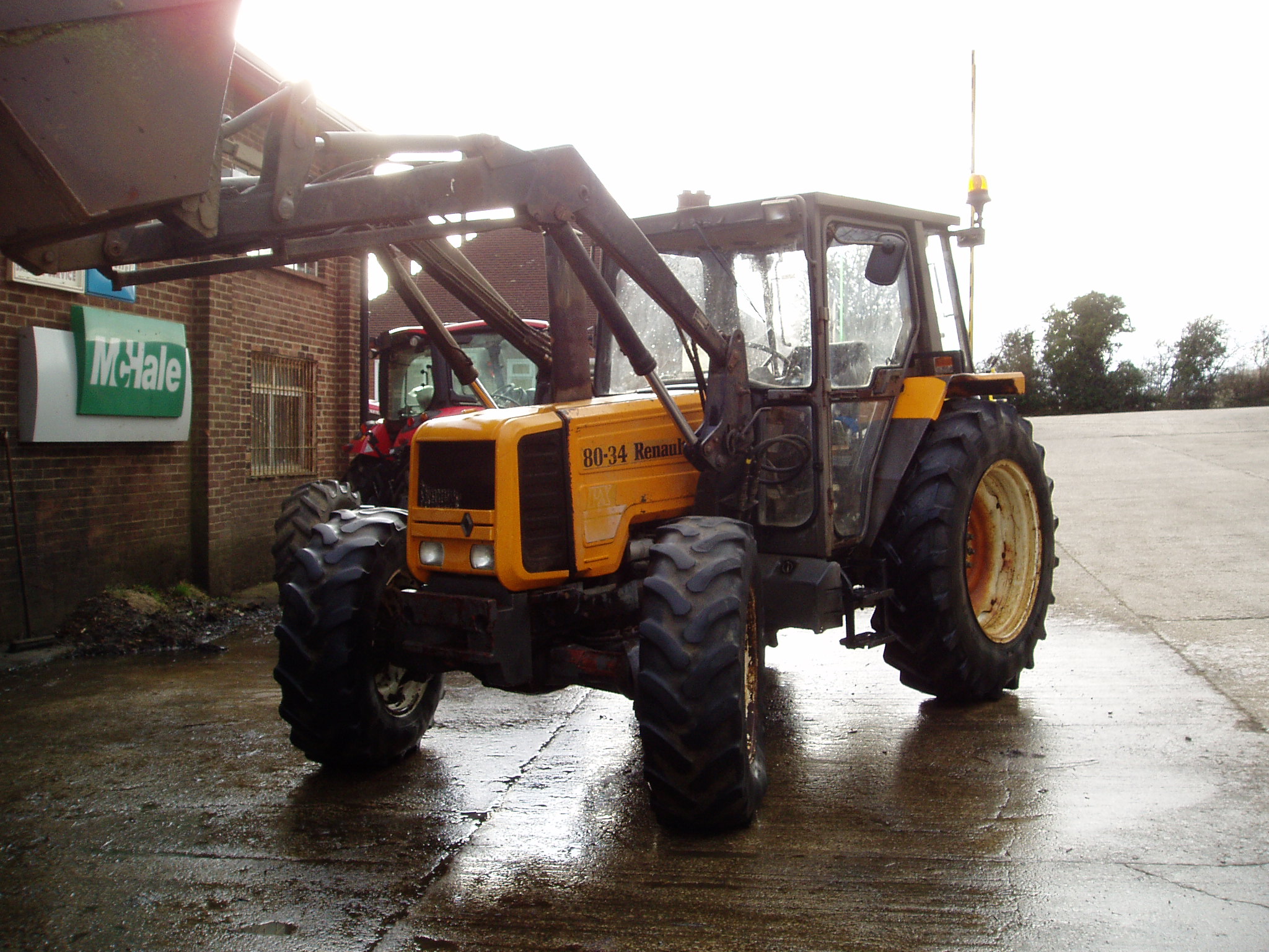 RENAULT 80-34 LOADER TRACTOR