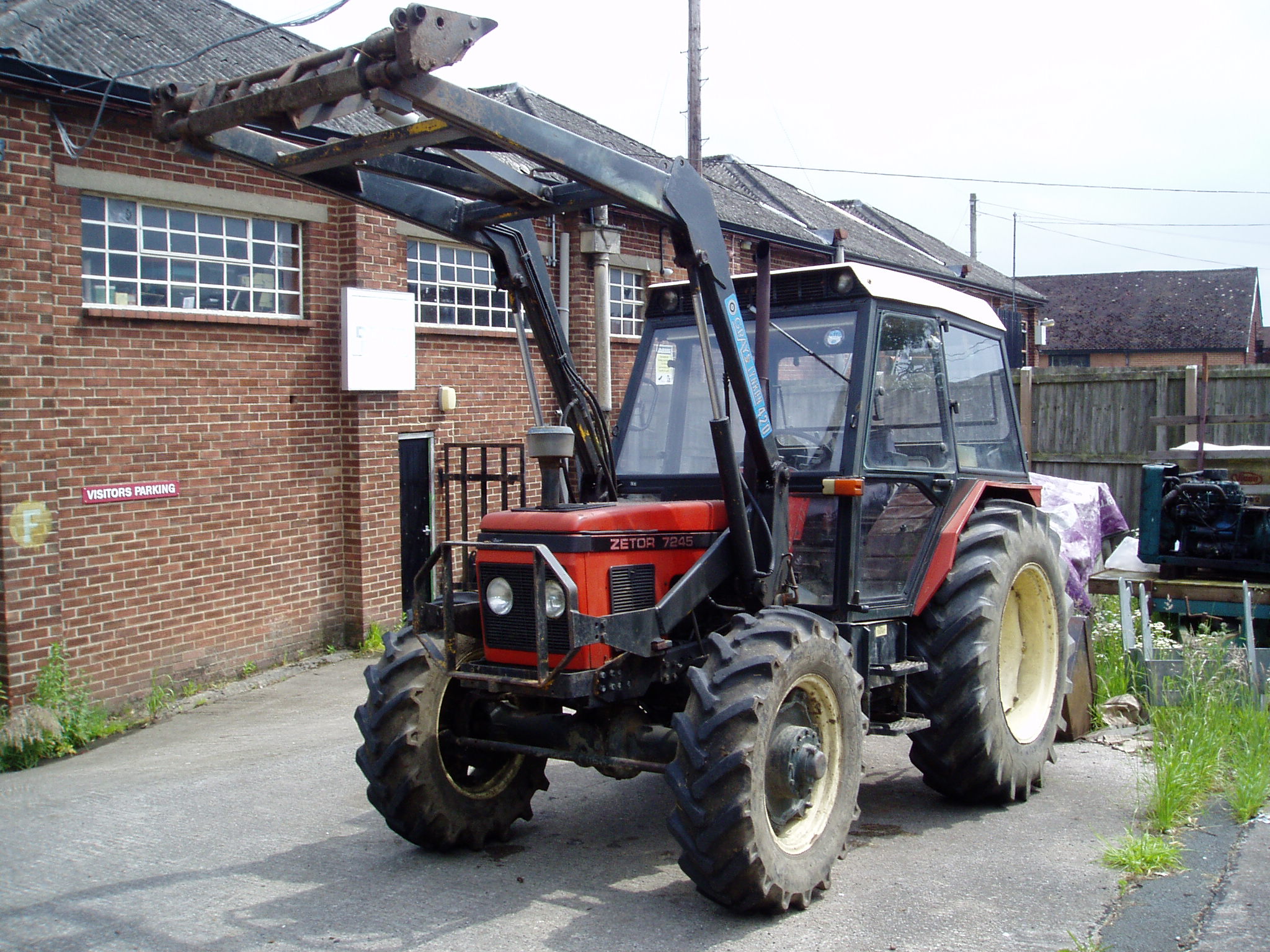 ZETOR 7245 LOADER TRACTOR